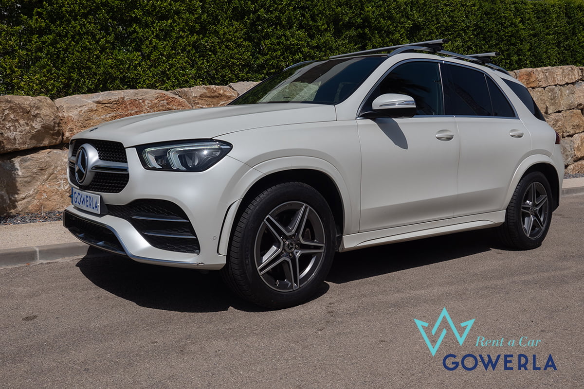 Admire the sights of Estepona Rent a car Marbella